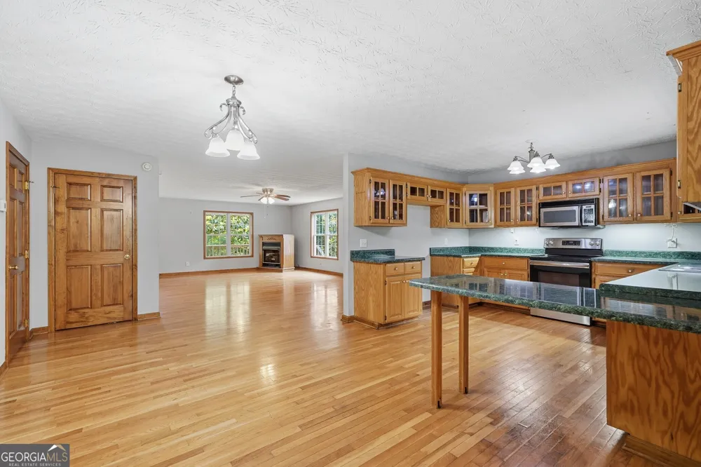 176 Big Oak Tree RD NW Adairsville, GA 30103