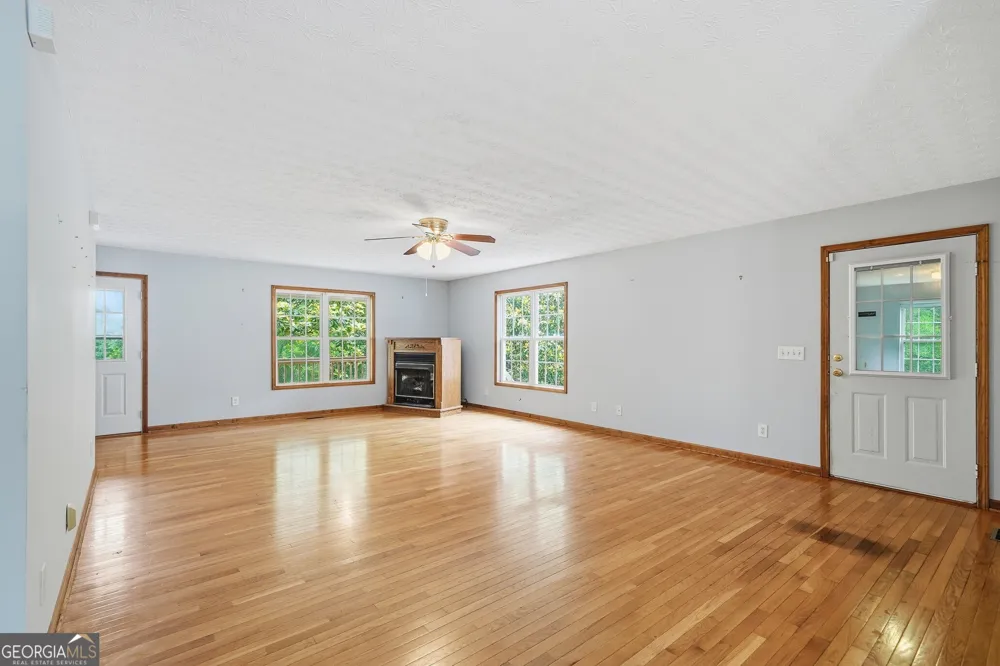 176 Big Oak Tree RD NW Adairsville, GA 30103