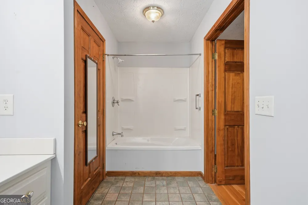 176 Big Oak Tree RD NW Adairsville, GA 30103