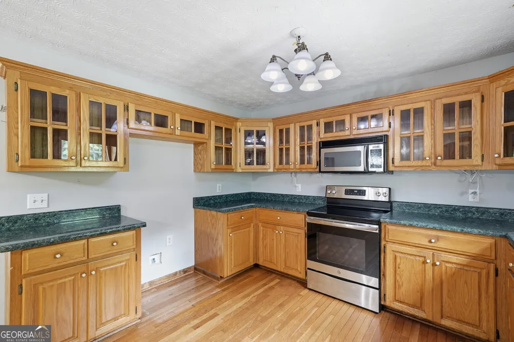 176 Big Oak Tree RD NW Adairsville, GA 30103