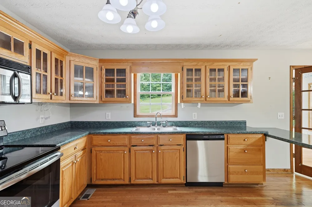 176 Big Oak Tree RD NW Adairsville, GA 30103