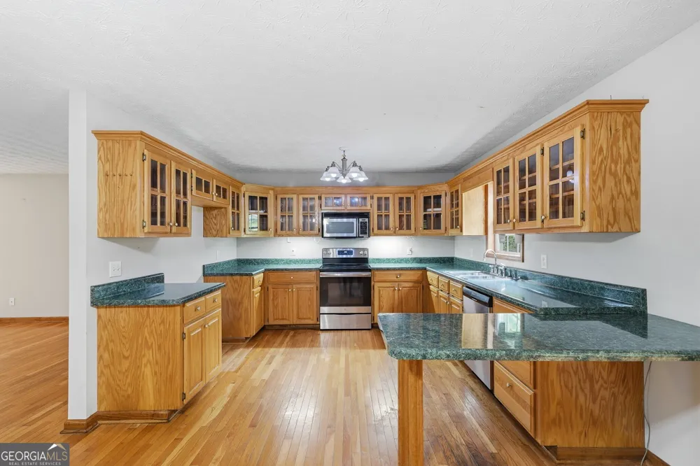 176 Big Oak Tree RD NW Adairsville, GA 30103
