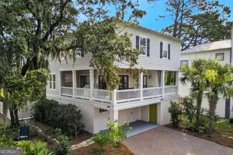 2 White Oak LN