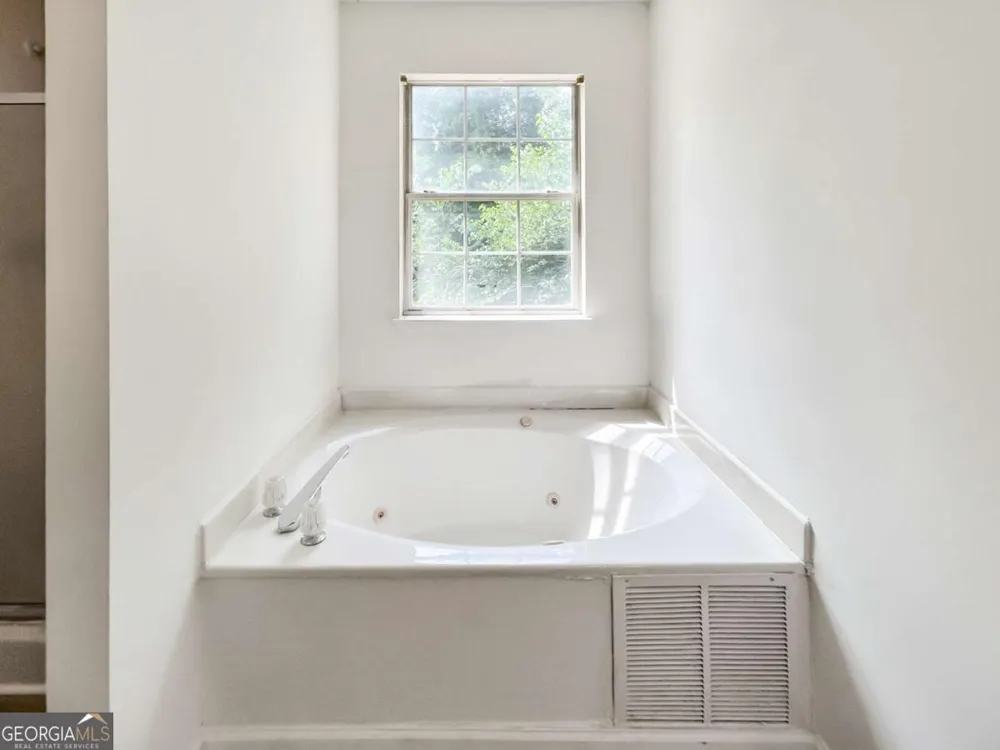 2945 Georgian Manor DR Alpharetta, GA 30022
