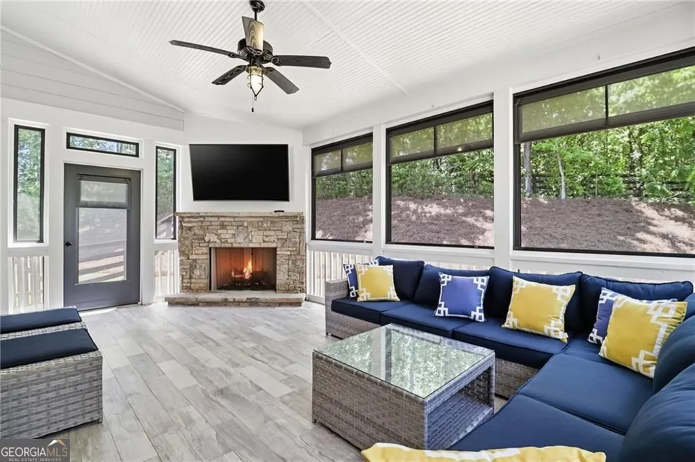 206 Maggies RD Canton, GA 30115