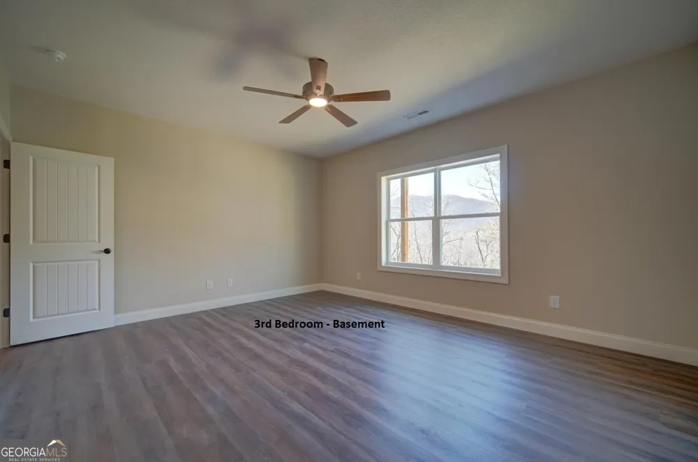 463 Ivy Log Heights RD Young Harris, GA 30582
