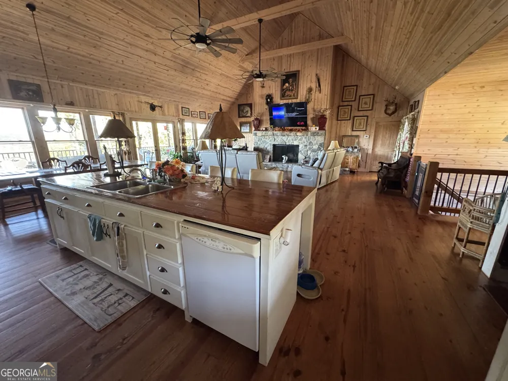 284 River RD Westminster, SC 29693
