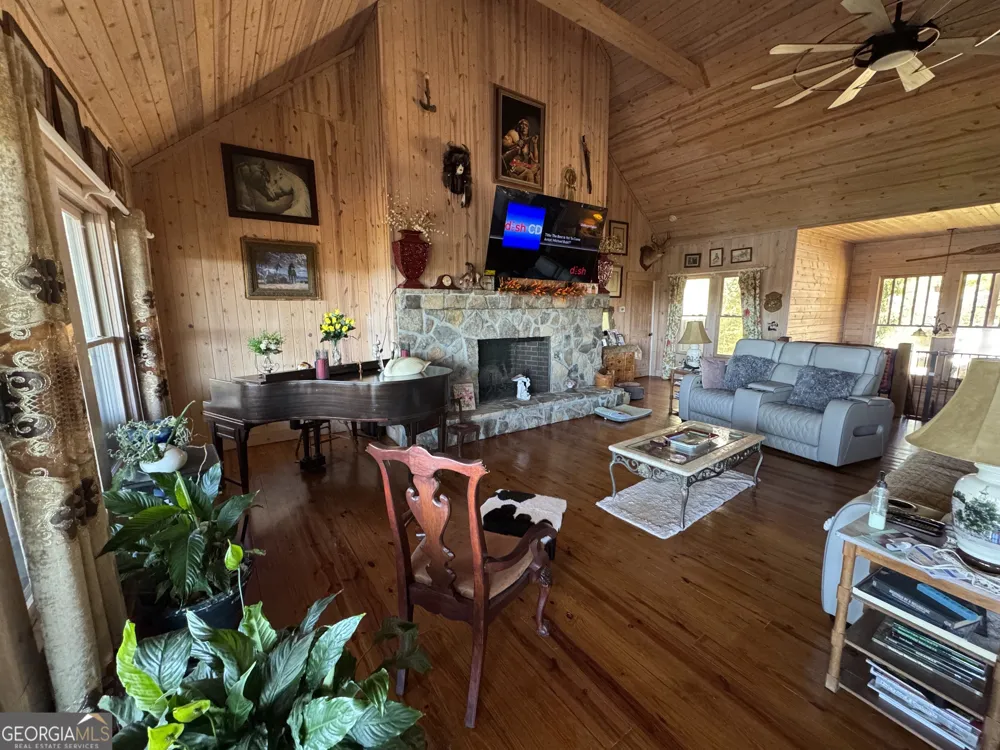 284 River RD Westminster, SC 29693
