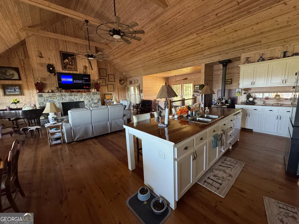 284 River RD Westminster, SC 29693