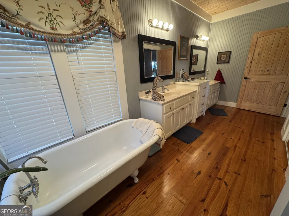 284 River RD Westminster, SC 29693