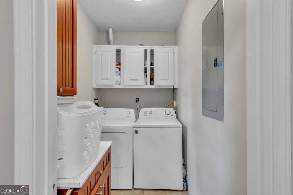 3186 White RD NE Conyers, GA 30012