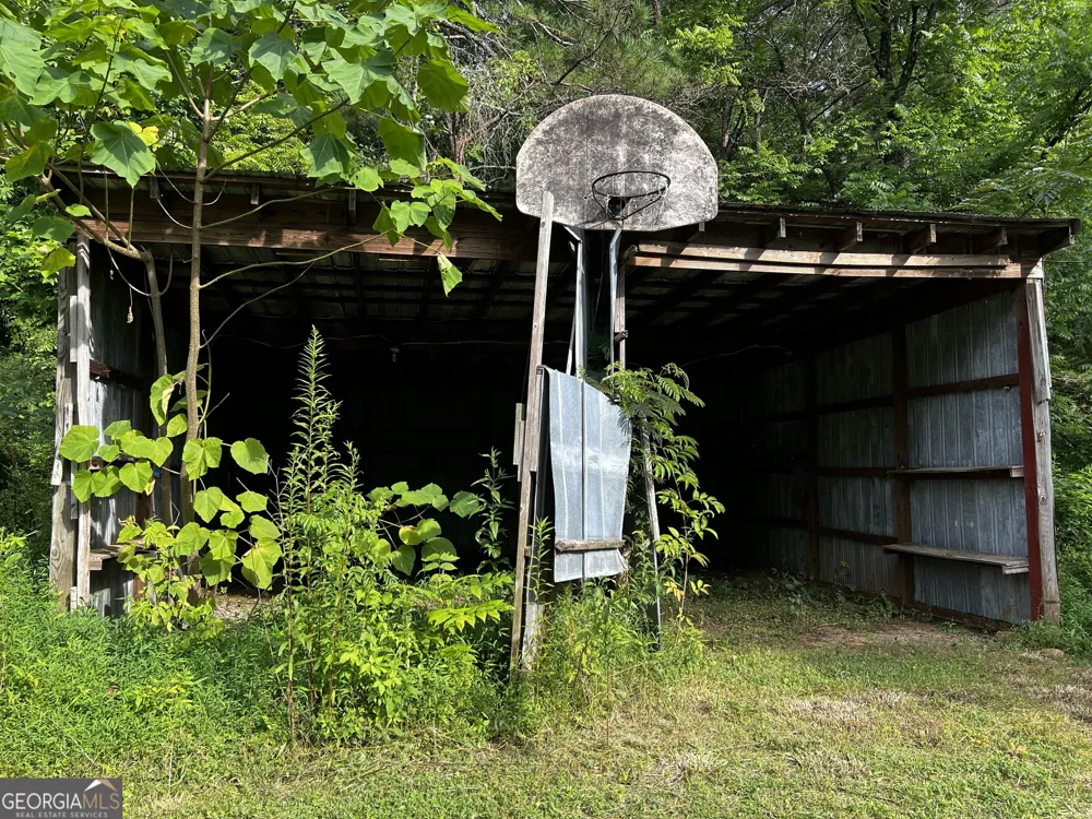 1945 Big Ridge RD Talking Rock, GA 30175