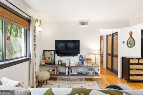 870 Glendale TER NE