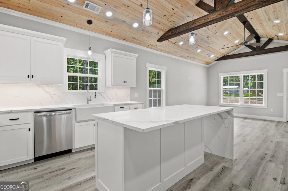 93 Riverside DR Jesup, GA 31545