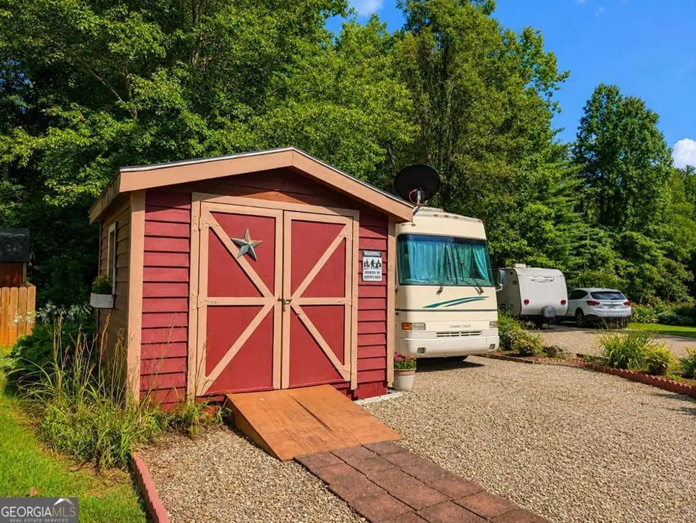 128 Bear BND Blairsville, GA 30512