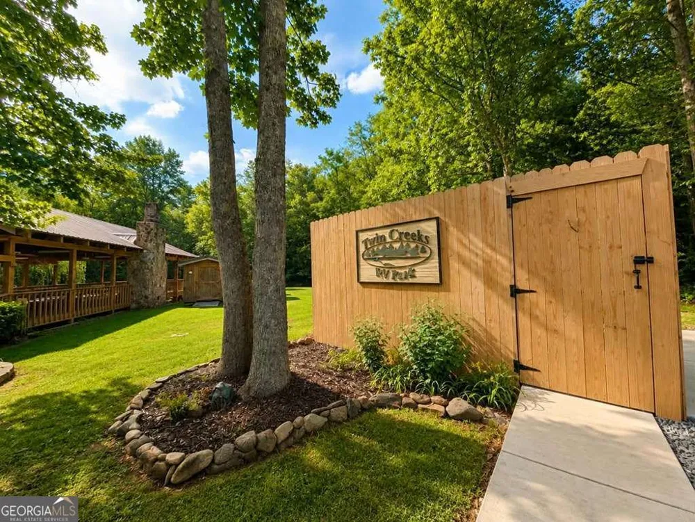 128 Bear BND Blairsville, GA 30512