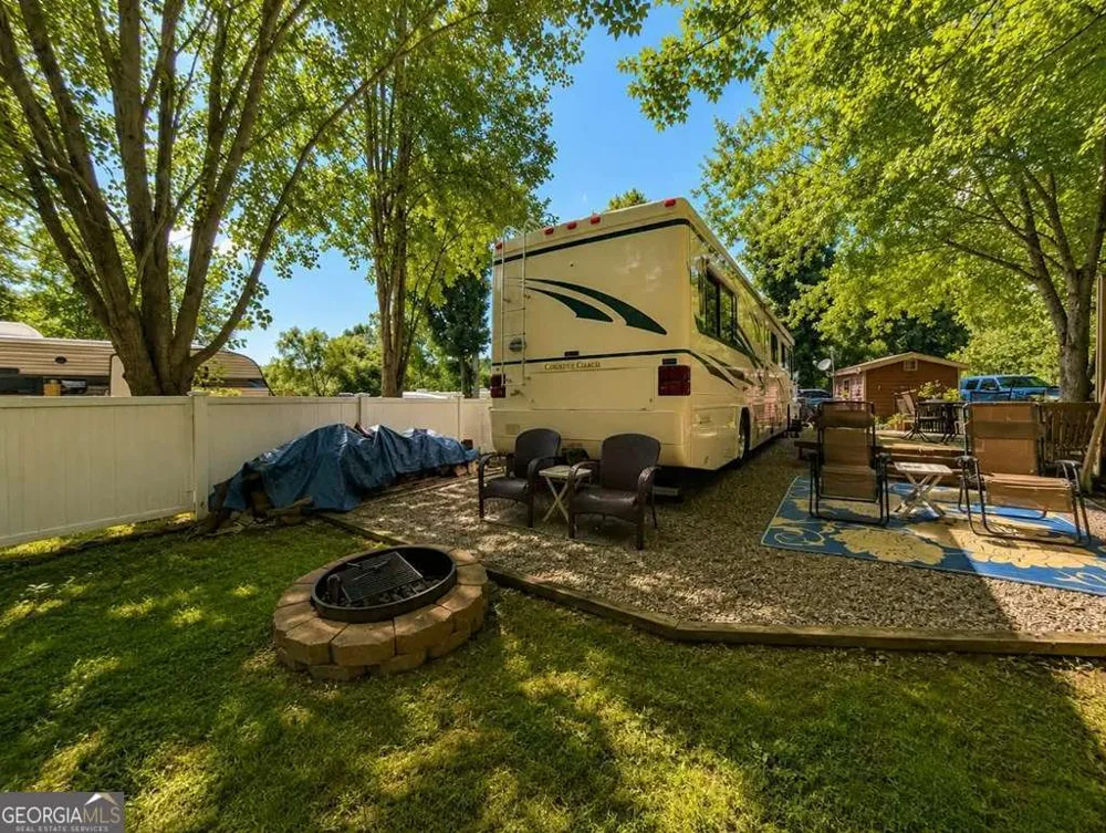128 Bear BND Blairsville, GA 30512