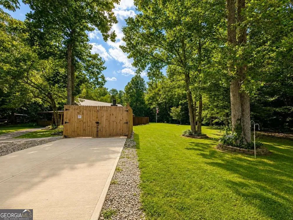 128 Bear BND Blairsville, GA 30512