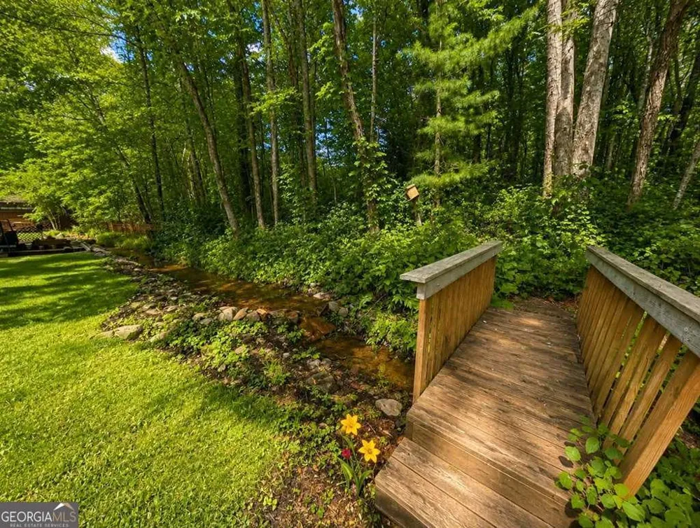 128 Bear BND Blairsville, GA 30512