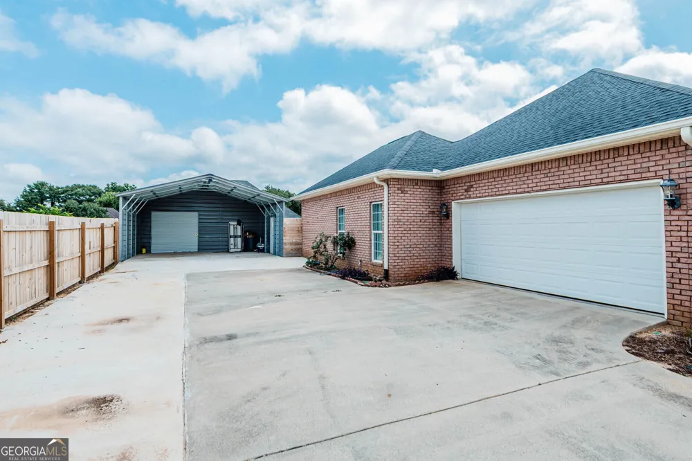 103 June Crest CT Byron, GA 31008