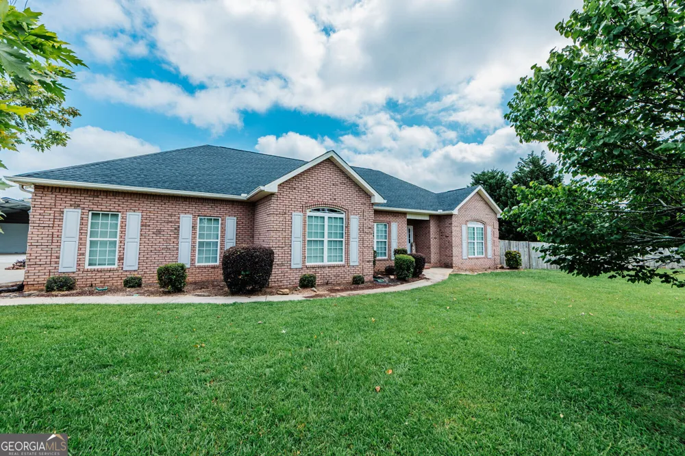 103 June Crest CT Byron, GA 31008