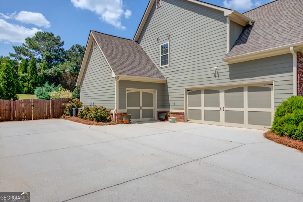 1433 Henderson Ridge LN Loganville, GA 30052