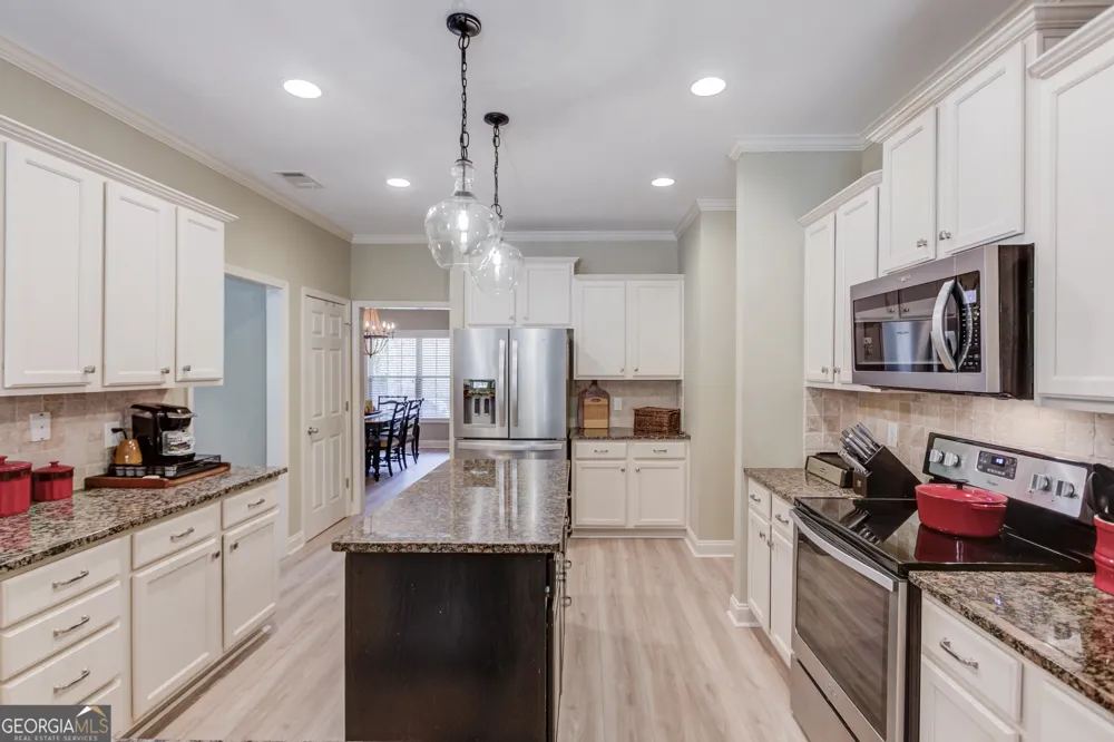 1433 Henderson Ridge LN Loganville, GA 30052