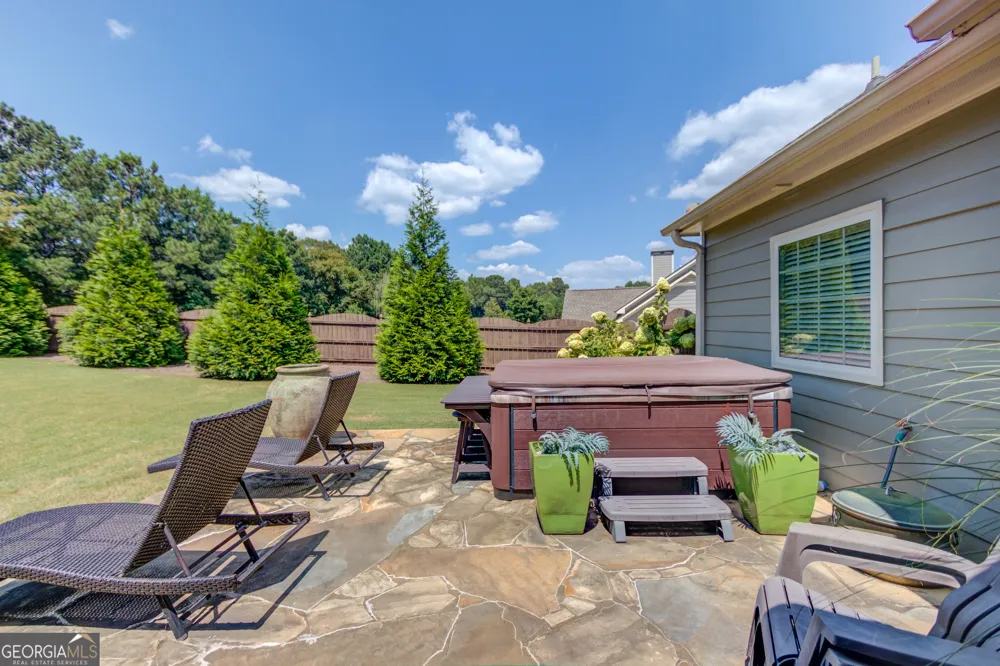 1433 Henderson Ridge LN Loganville, GA 30052