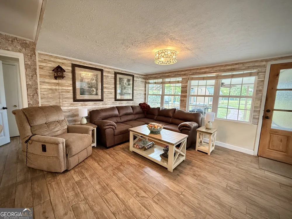396 Douglas HWY Hazlehurst, GA 31539