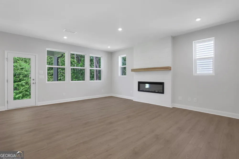 155 Henley ST Canton, GA 30114
