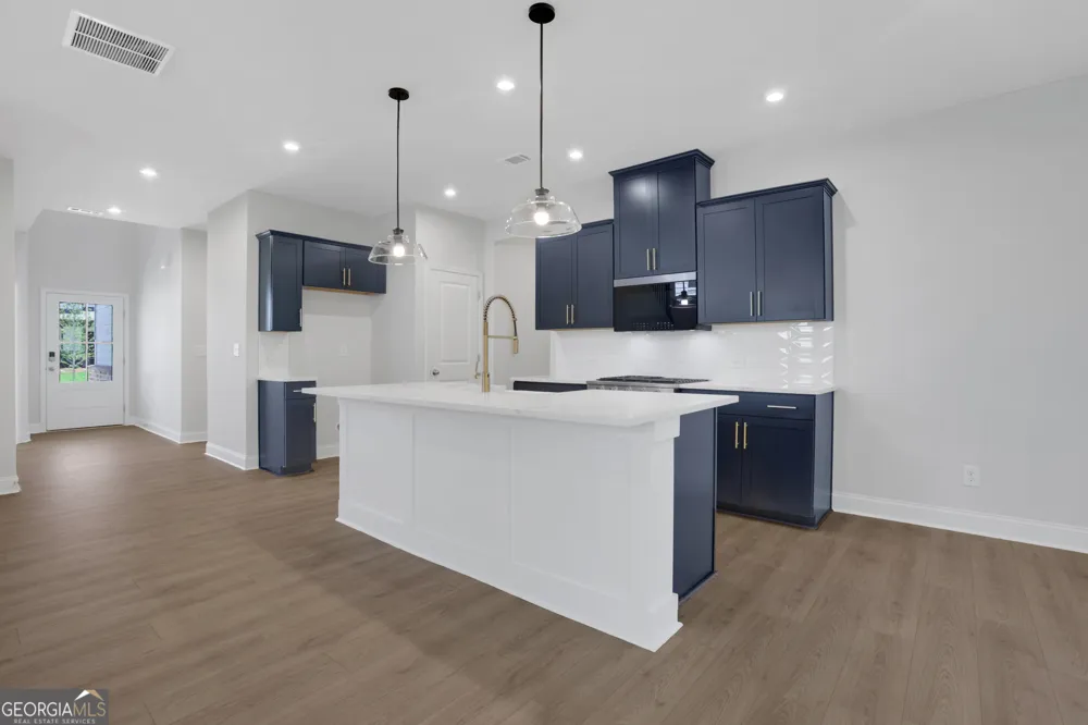 155 Henley ST Canton, GA 30114