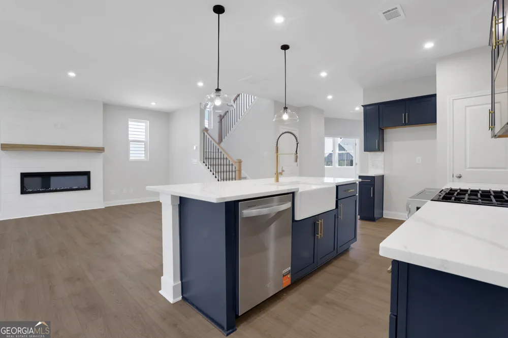 155 Henley ST Canton, GA 30114