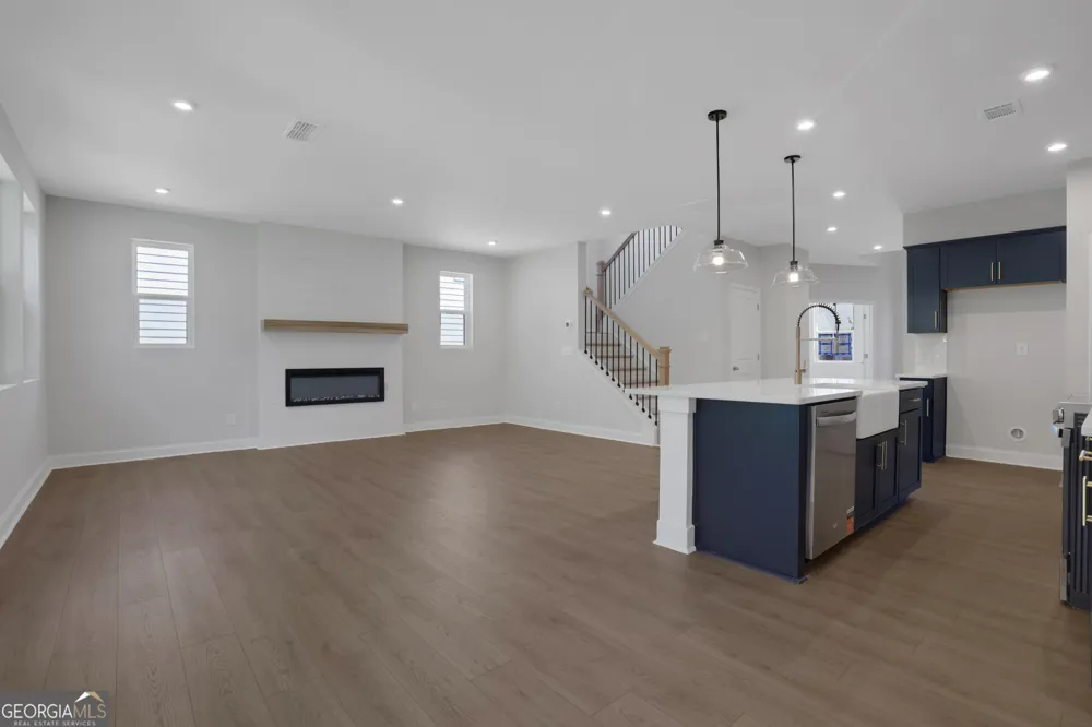 155 Henley ST Canton, GA 30114