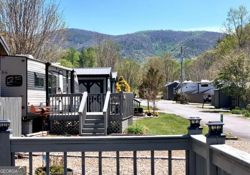 98 Heavenly DR Blairsville, GA 30512
