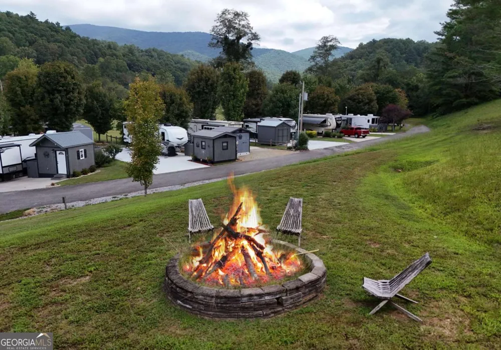 98 Heavenly DR Blairsville, GA 30512