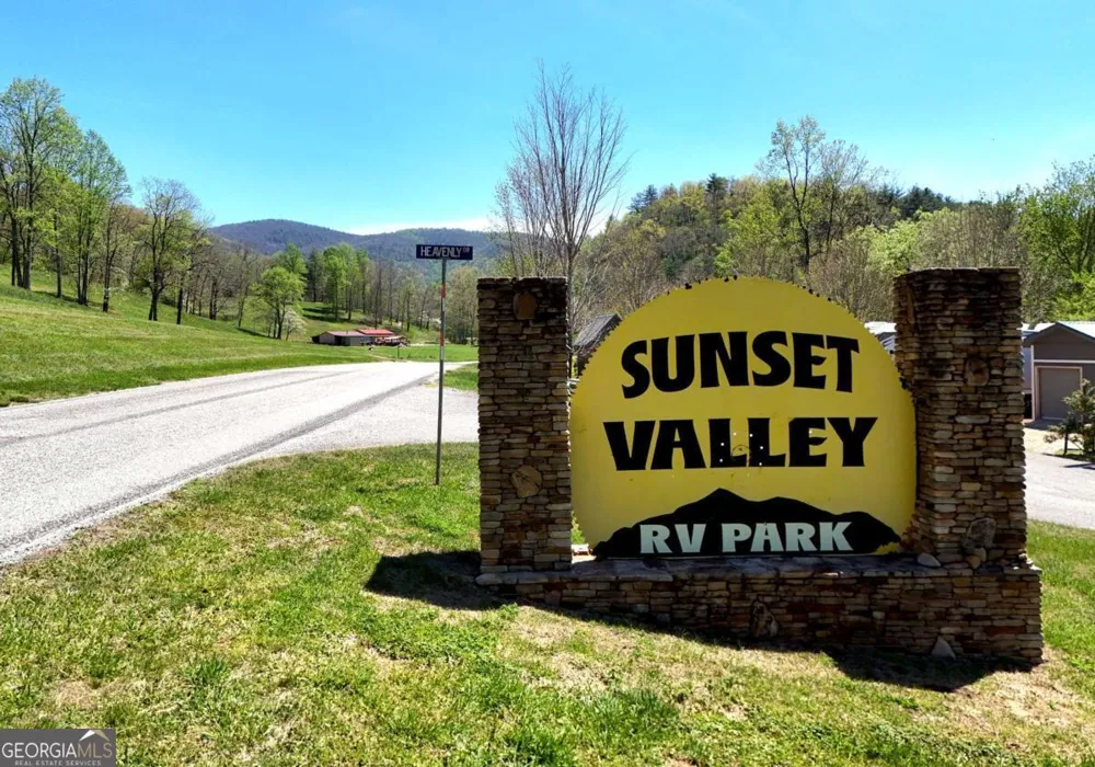 98 Heavenly DR Blairsville, GA 30512