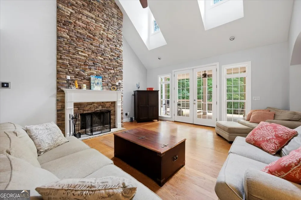 201 Manor CT Forsyth, GA 31029