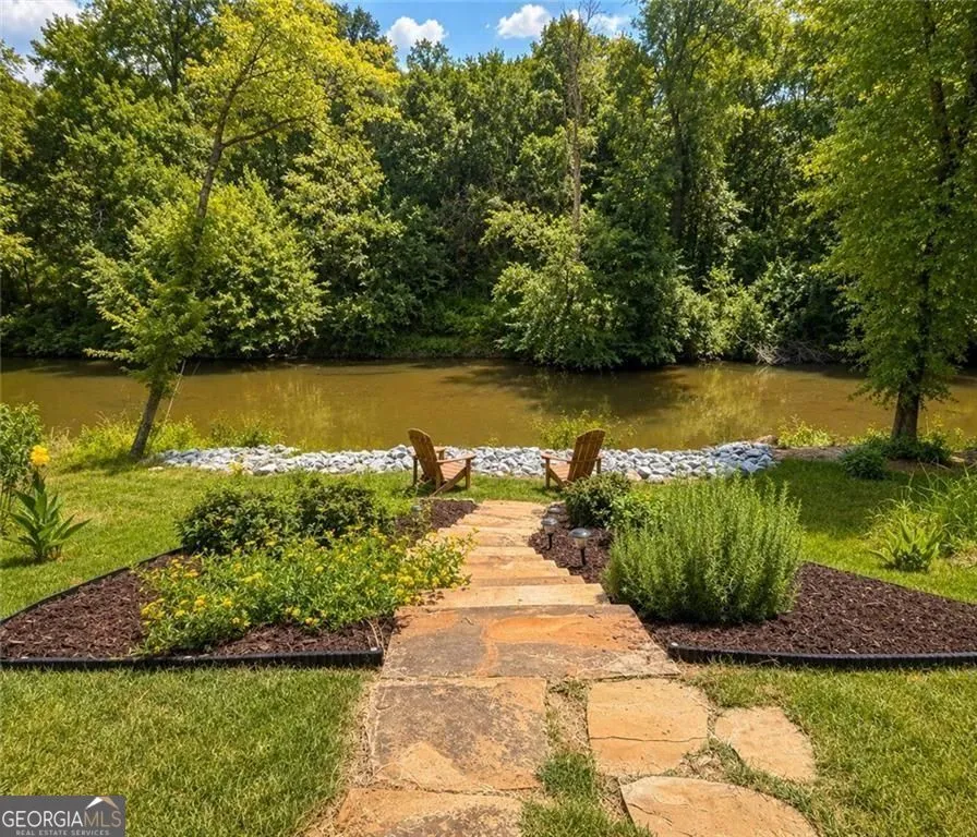 105 Chase LN Forsyth, GA 31029