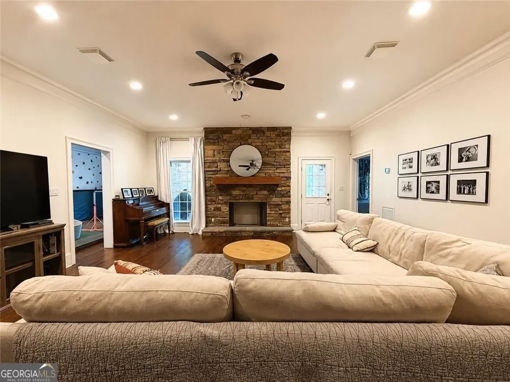 105 Chase LN Forsyth, GA 31029