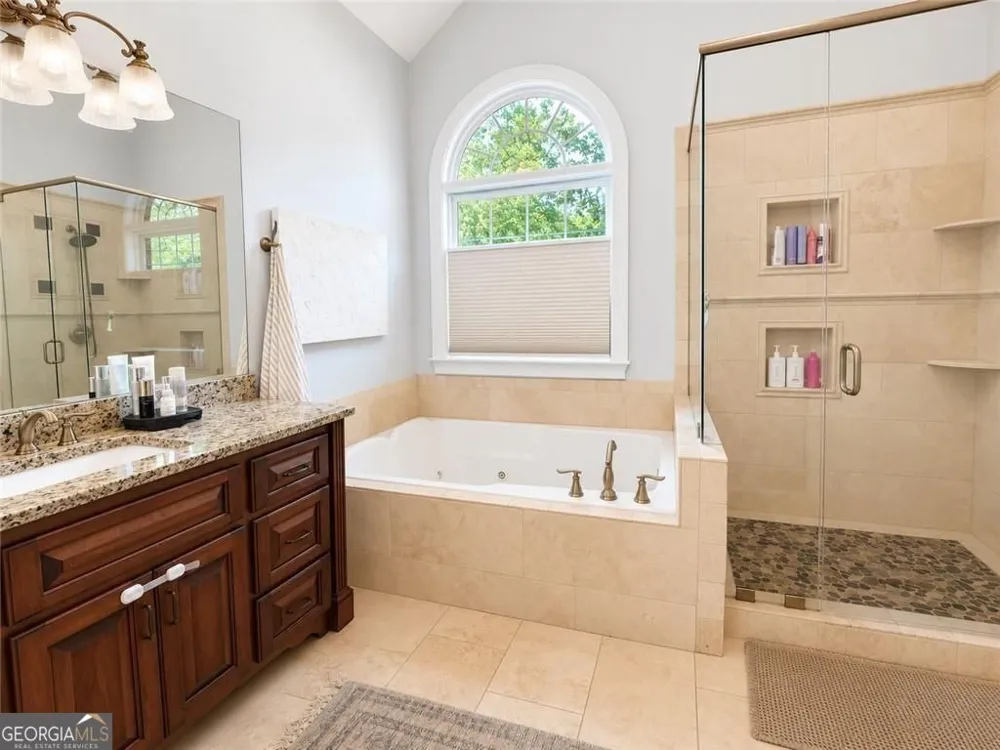 105 Chase LN Forsyth, GA 31029