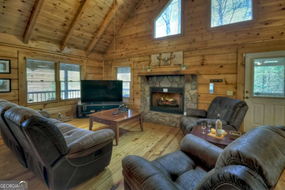 220 Lakota LN Mineral Bluff, GA 30559