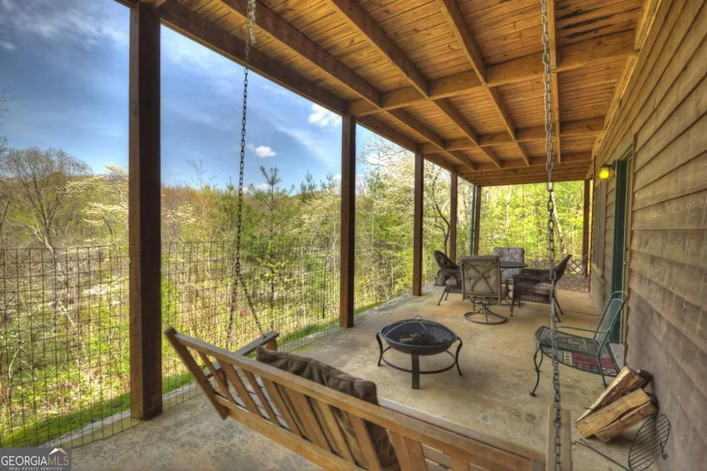 220 Lakota LN Mineral Bluff, GA 30559