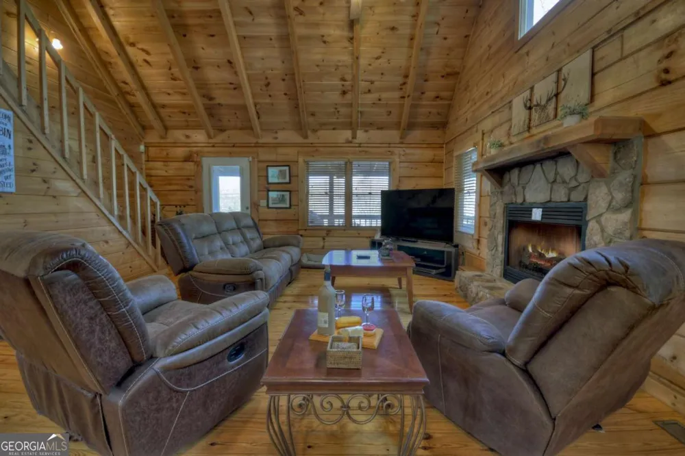 220 Lakota LN Mineral Bluff, GA 30559