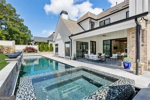 212 Brooke DR