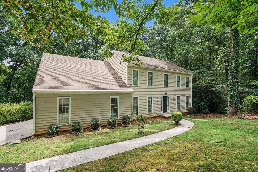 3884 Hunting Ridge DR SW Lilburn, GA 30047