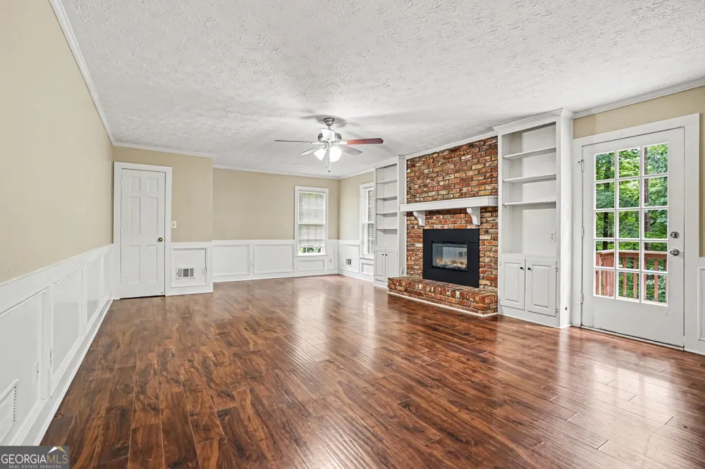 3884 Hunting Ridge DR SW Lilburn, GA 30047