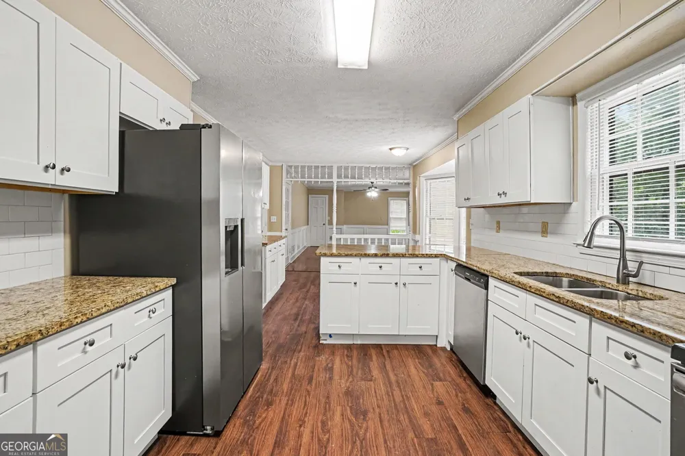 3884 Hunting Ridge DR SW Lilburn, GA 30047