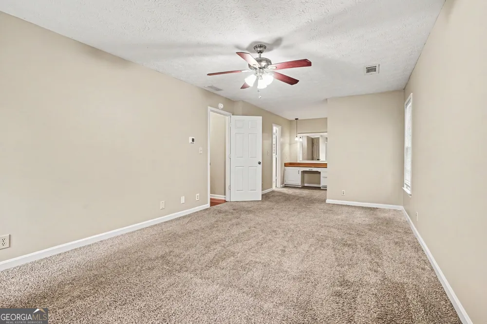 3884 Hunting Ridge DR SW Lilburn, GA 30047