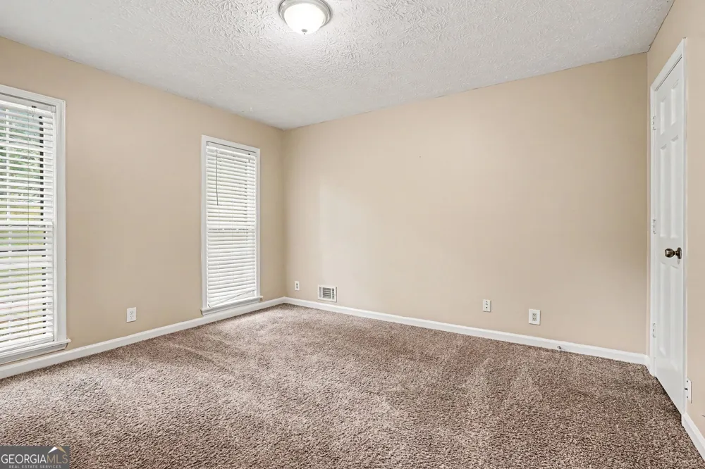 3884 Hunting Ridge DR SW Lilburn, GA 30047