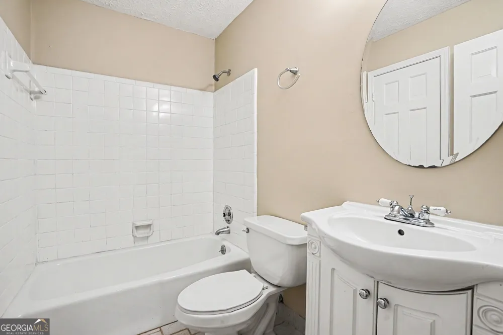 3884 Hunting Ridge DR SW Lilburn, GA 30047